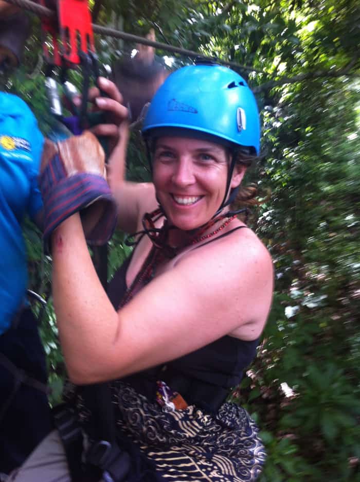 Shana Stratton, 37, av Smartsville, Kalifornien, överlever sin första Costa Rica zipline.