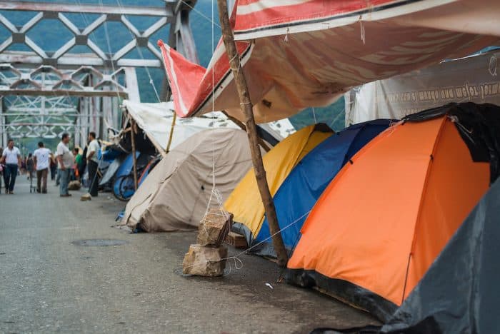 tents of Palmar Sur protesters on Térraba bridge