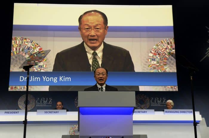 An independent panel urged the World Bank to stop compiling an aggregate country ranking and to stick to assessing policy moves in specific fields. World Bank President Jim Yong Kim