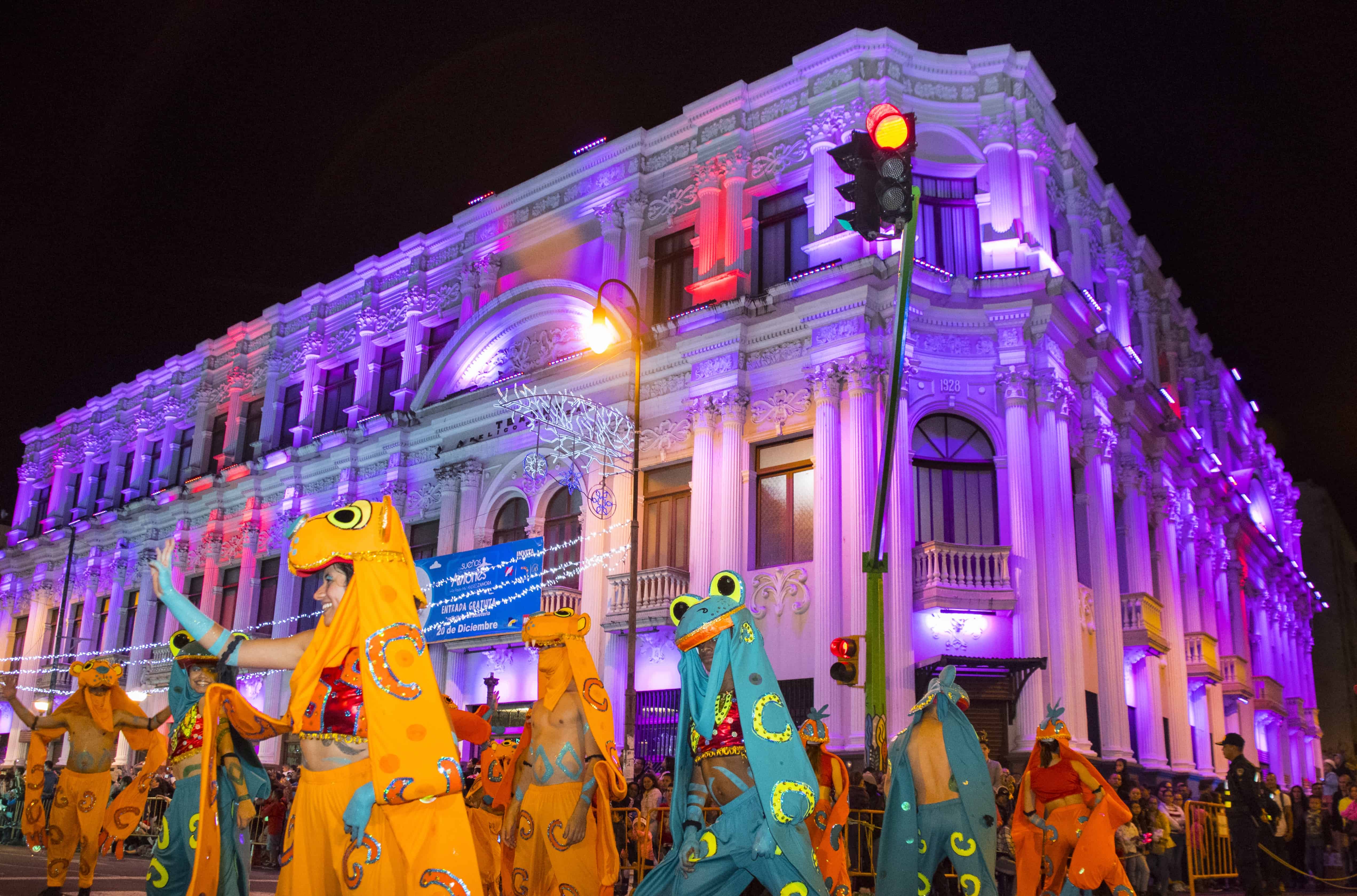 Festival de la Luz parades through San José