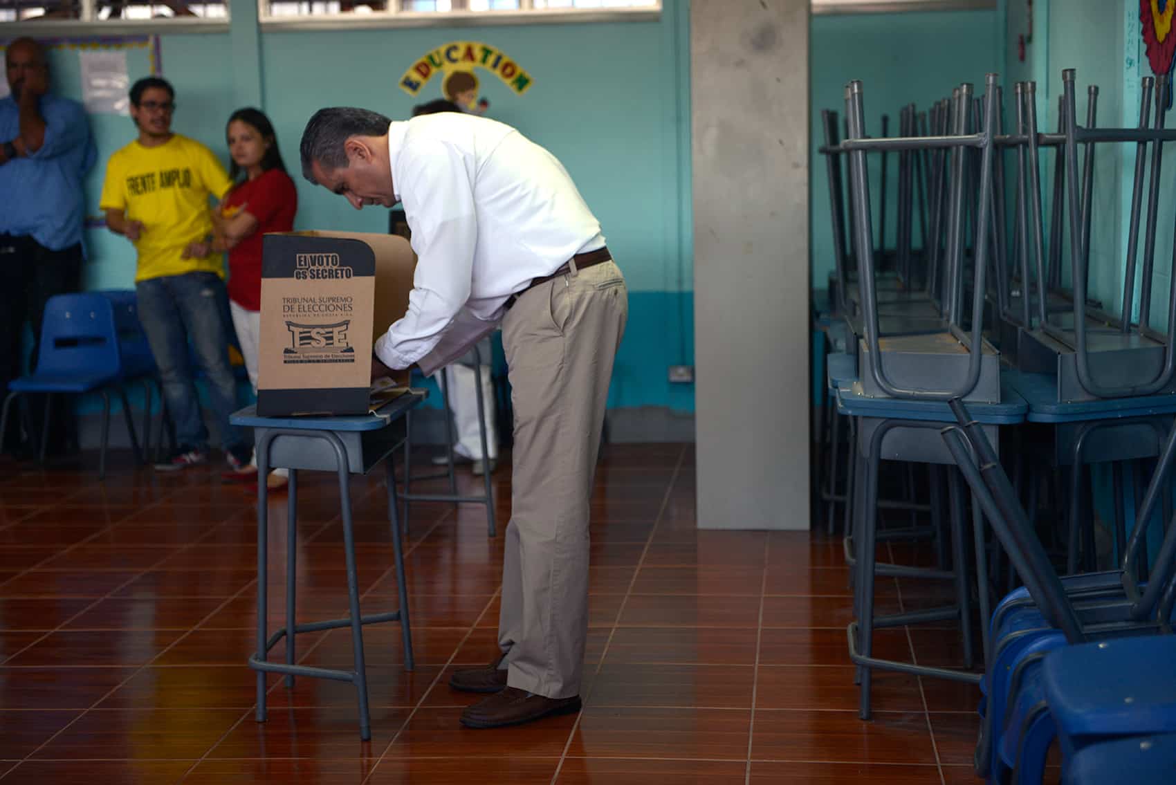 Otto Guevara casts his ballot in La Uruca
