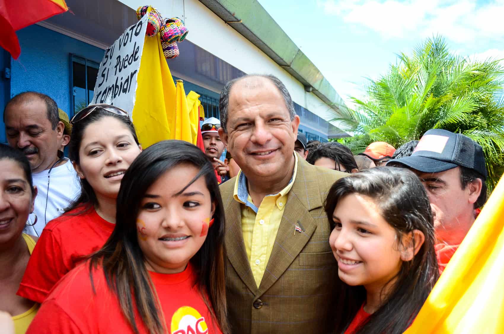 PAC’s Luis Guillermo Solís votes in Curridabat