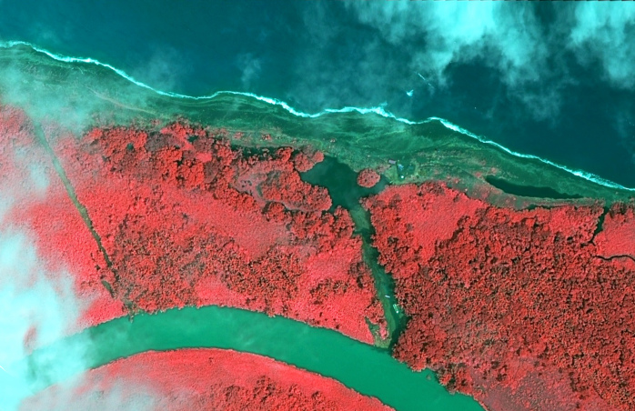 Isla Calero, Satellite pictures