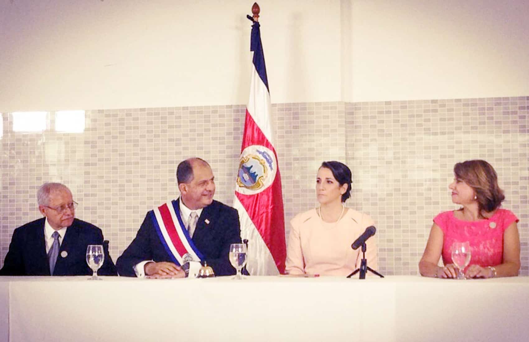 Luis Guillermo Solís first cabinet meeting
