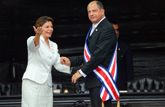 Ex President Laura Chinchilla and President Luis Guillermo Solís