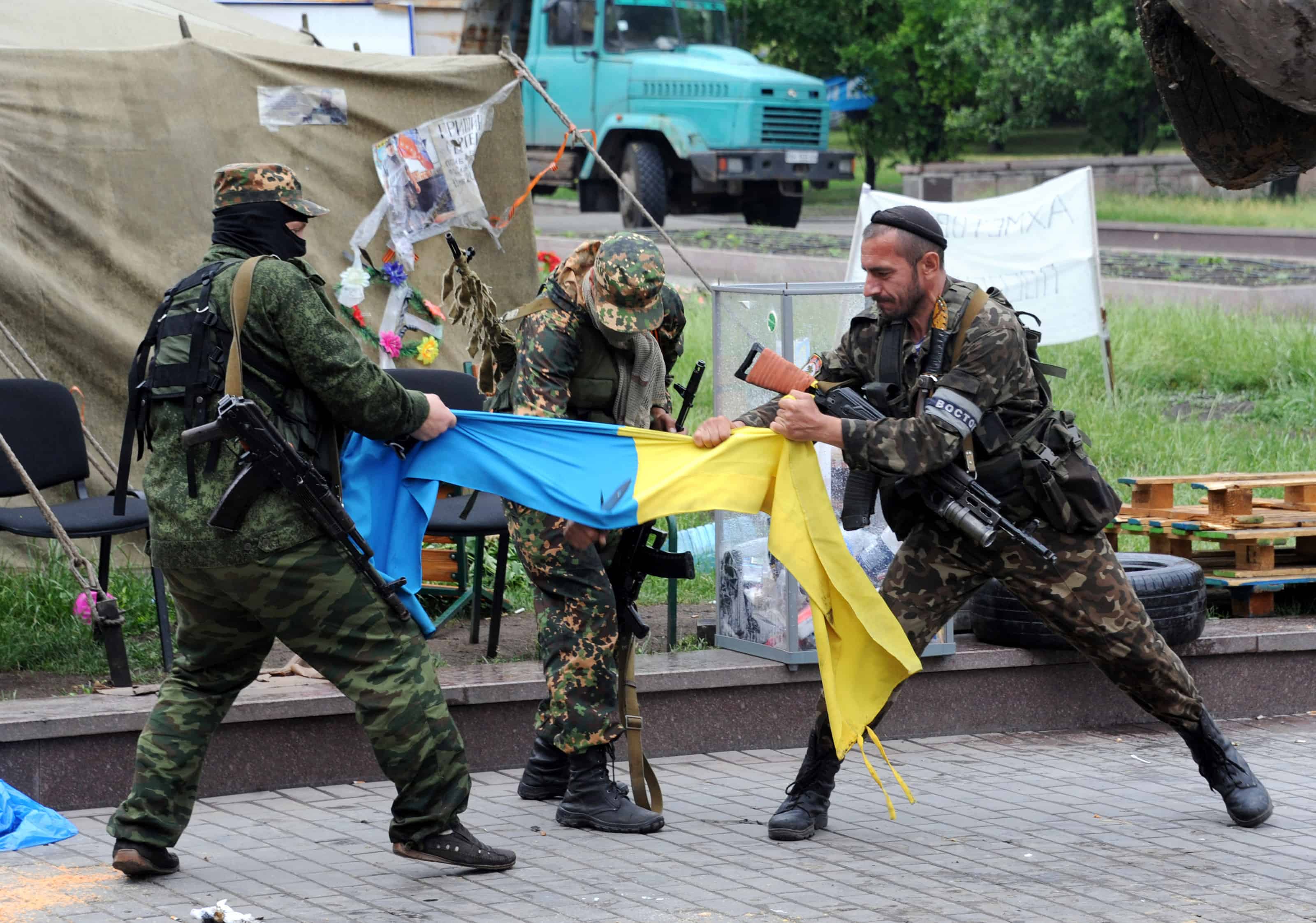 Ukraine war russia russian attack rebel ukrainian flag pro rebels forces eastern special chopper sees kills на military rip killing