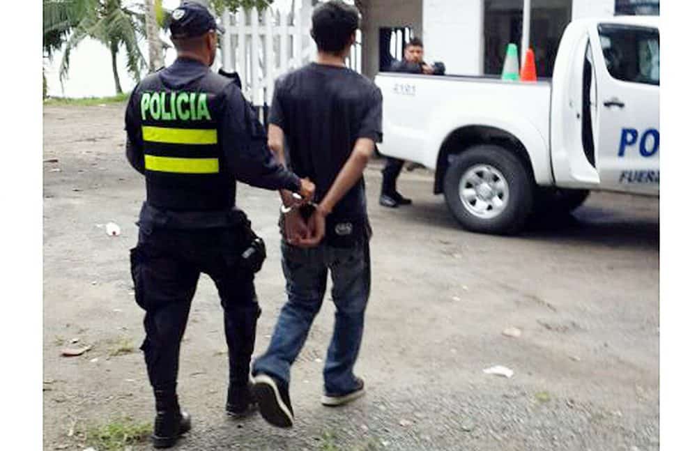 Cops in Limón nab alleged suspect in mugging of British tourists – The ...