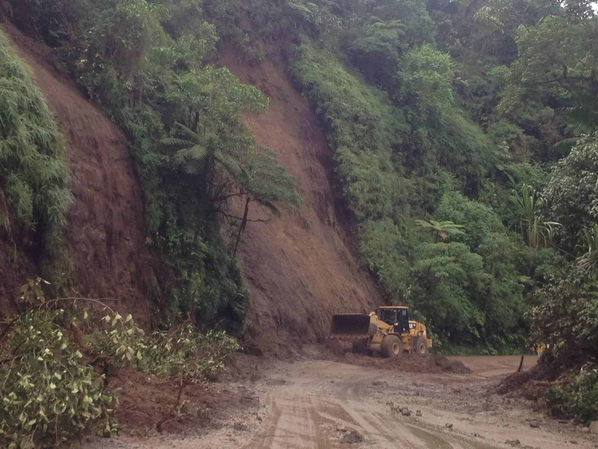 Emergency on Route 32 as landslides trap hundreds of motorists on