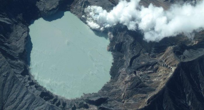 4 unbelievable aerial photos of Costa Rica's Poás Volcano