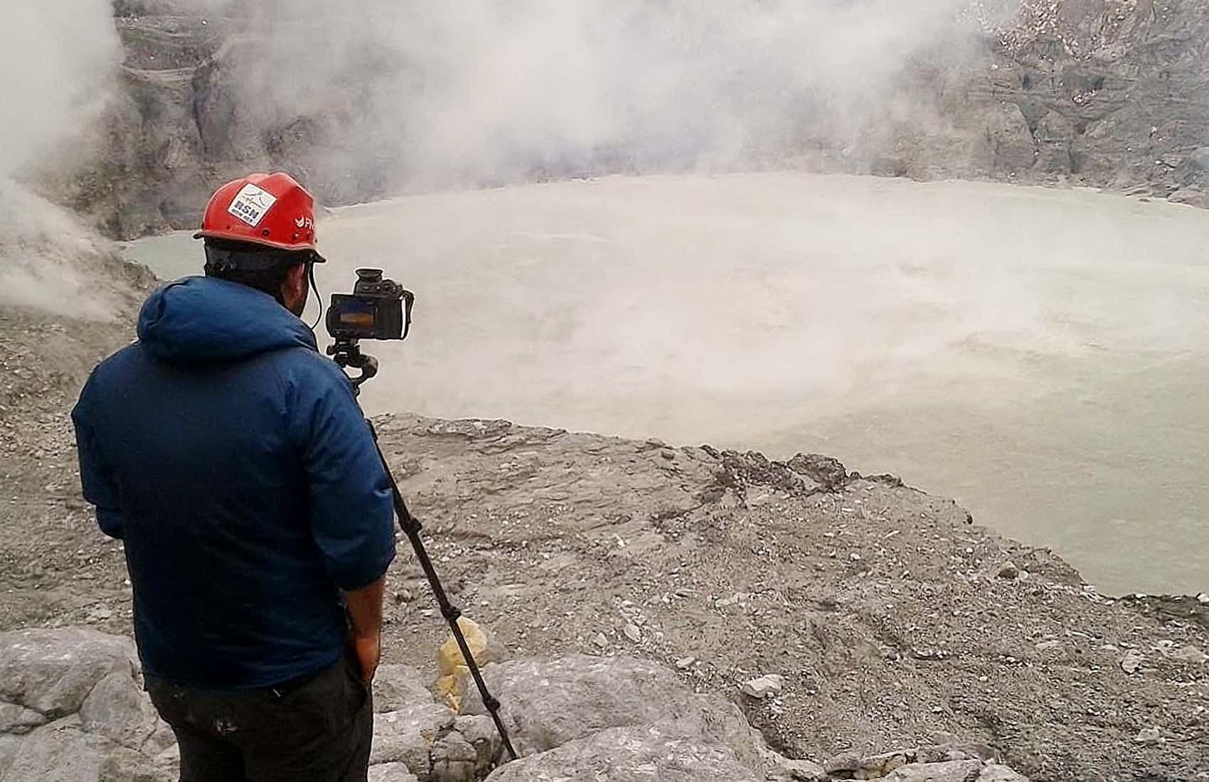 Inspection at Poás Volcano crater
