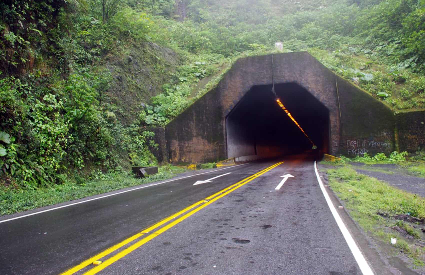 Route 32 to Limón