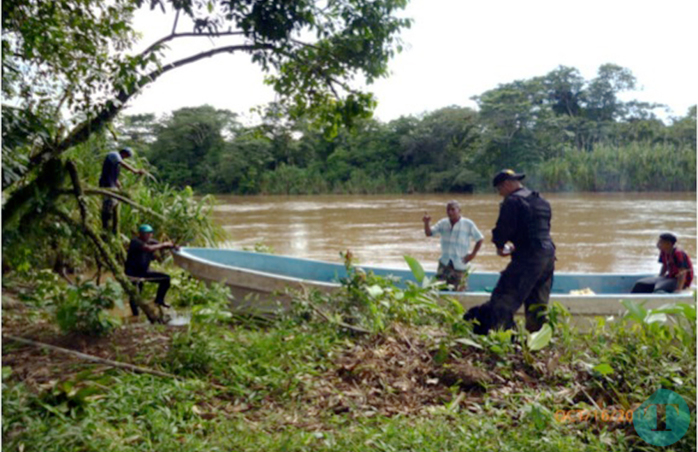 Nicaraguan workers inside Costa Rican territory