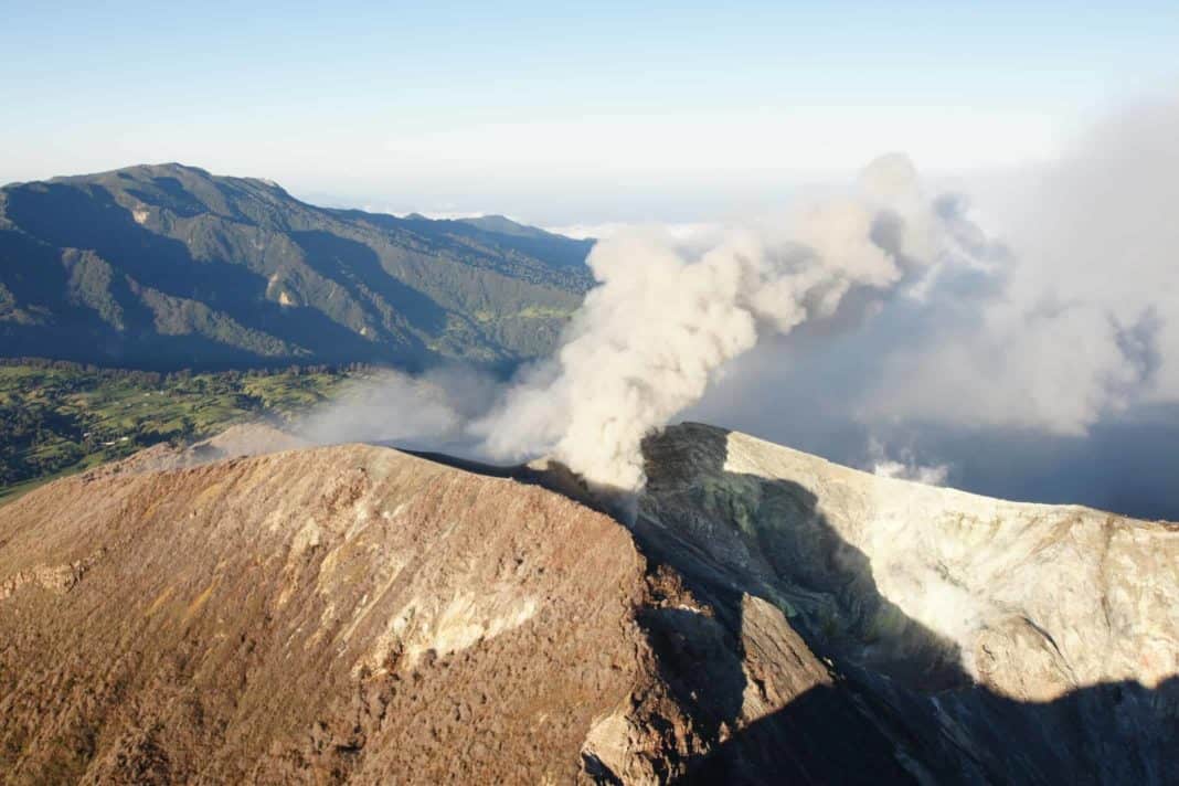 Costa Rica's erupting volcanoes may help slow global warming