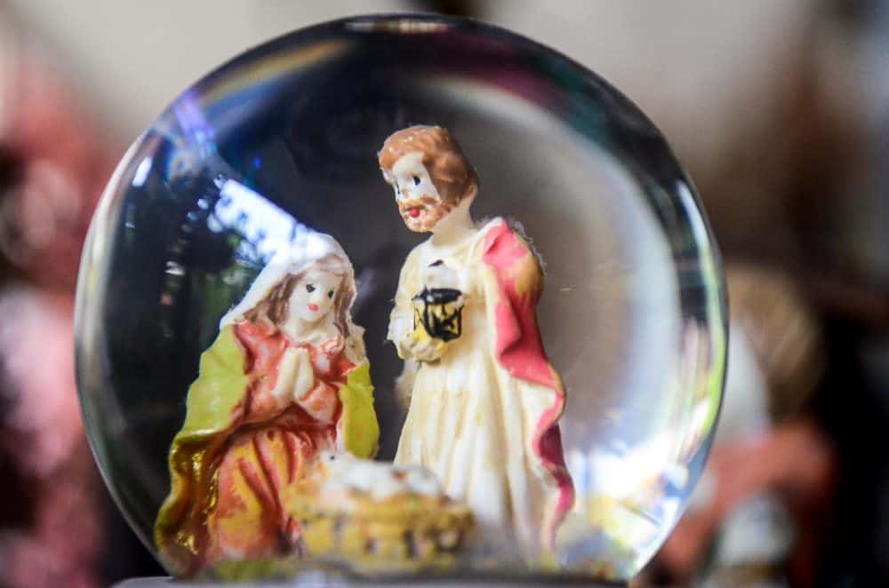 Costa Rica Christmas Nativity Scene in a  Globe with David and Mary