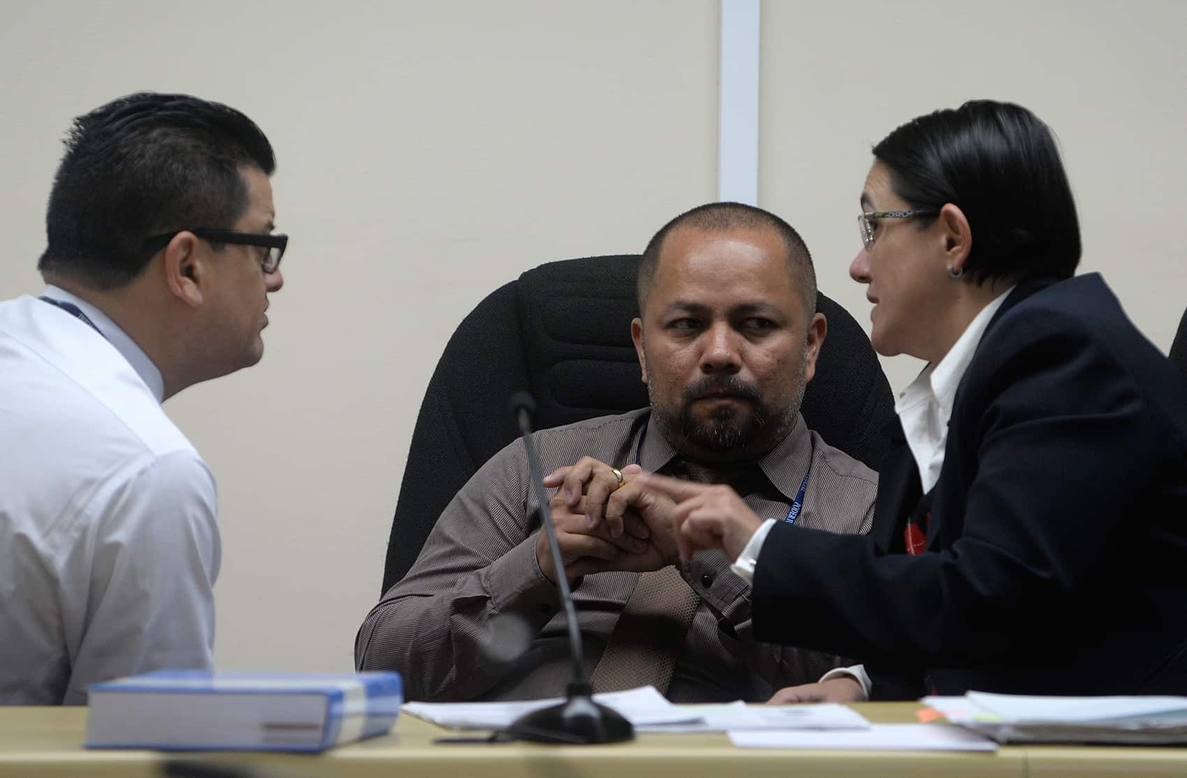 From left, judges Luis Rodríguez Arauz, Hernán Salazar and Yolanda Alvarado discuss evidence during the Jairo Mora murder trial in Limón, Costa Rica, on Jan. 12, 2015.