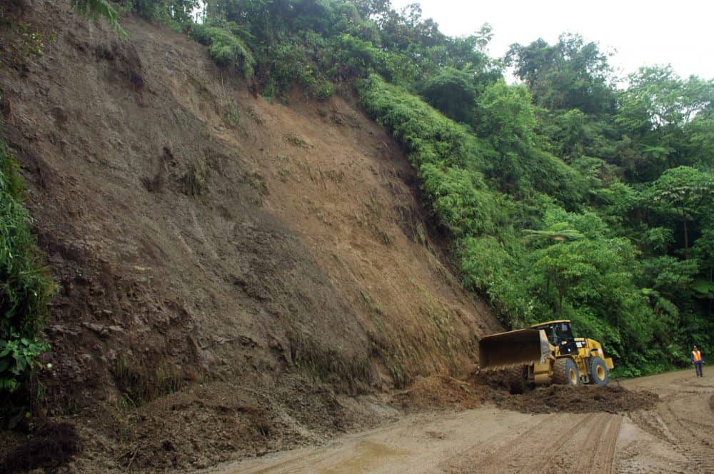 Travel Alert: Route 32 blocked by landslide near Zurquí Tunnel