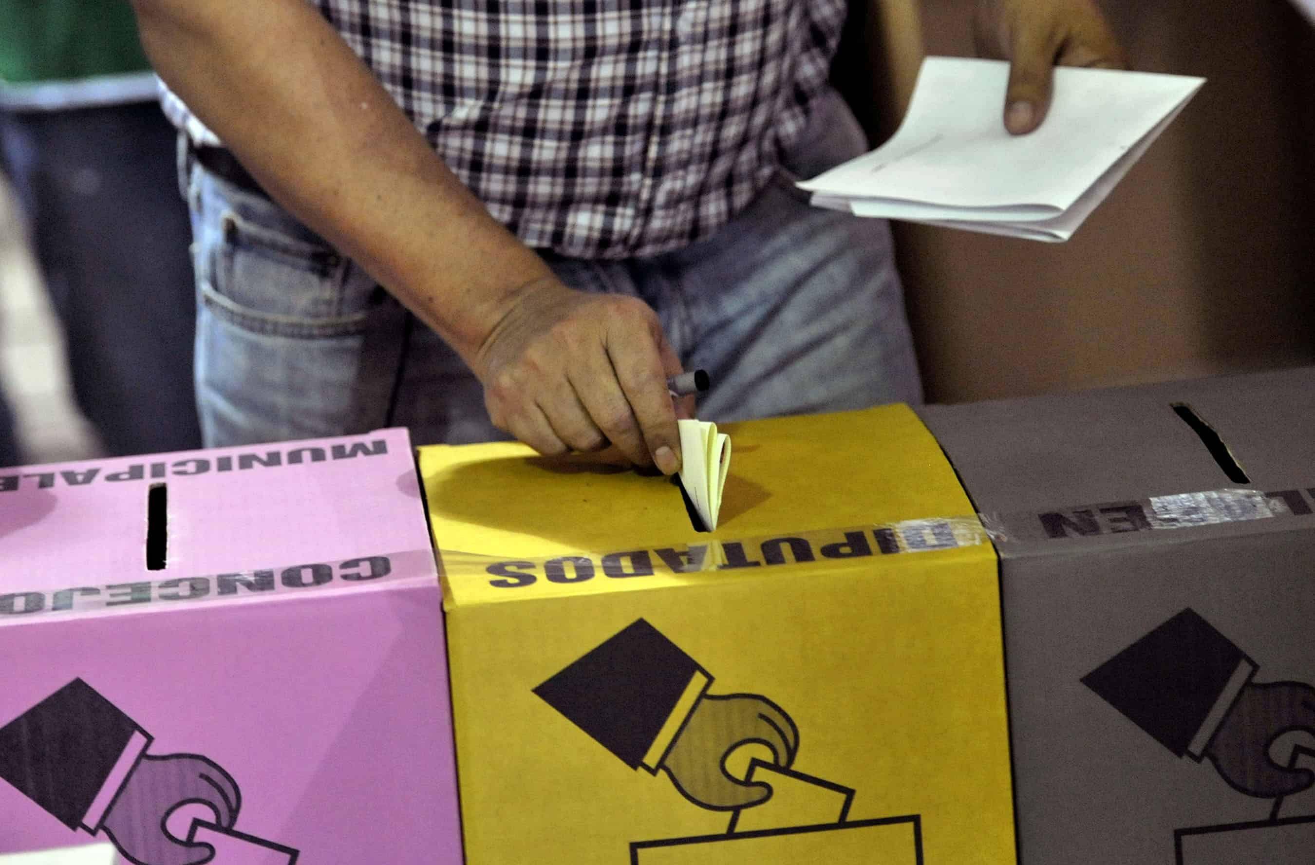 A man casts his vote during legislative and municipal elections on March 1, 2015 in San Salvador.
