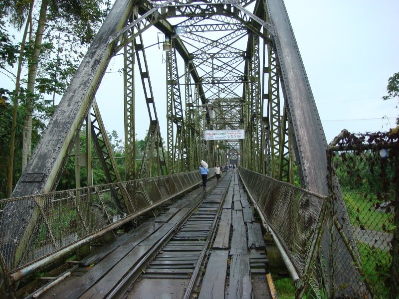 Pedestrians cross the railroad bridge over the Sixaola River, the natural border dividing Panama and Costa Rica, Aug. 18, 2007.
