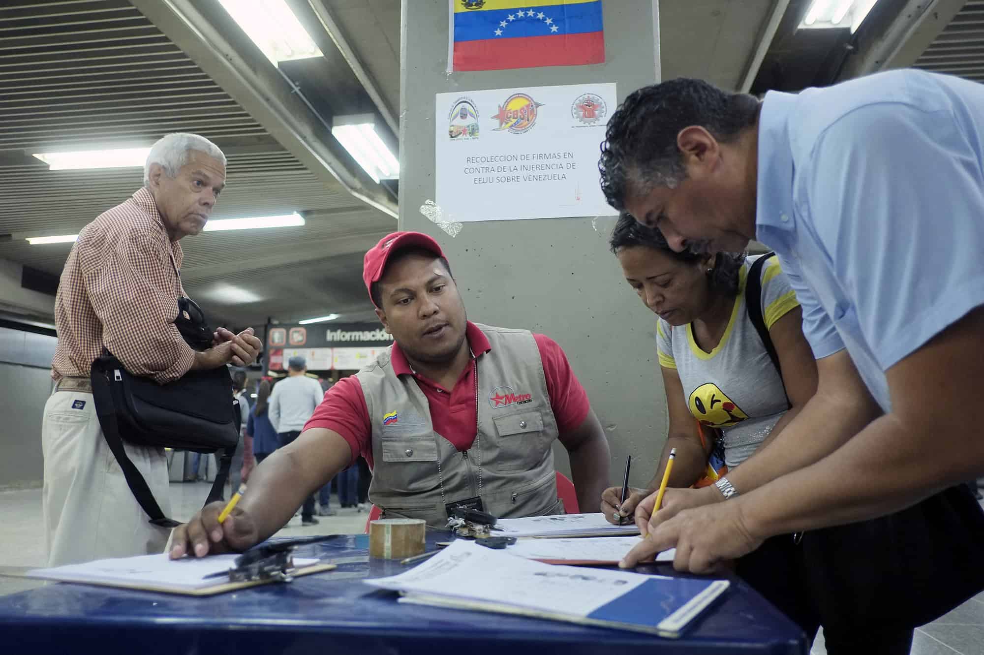 People sign documents in Caracas to show their support for the Venezuelan government after the U.S. imposed sanctions on Venezuelan officials, March 9, 2015.