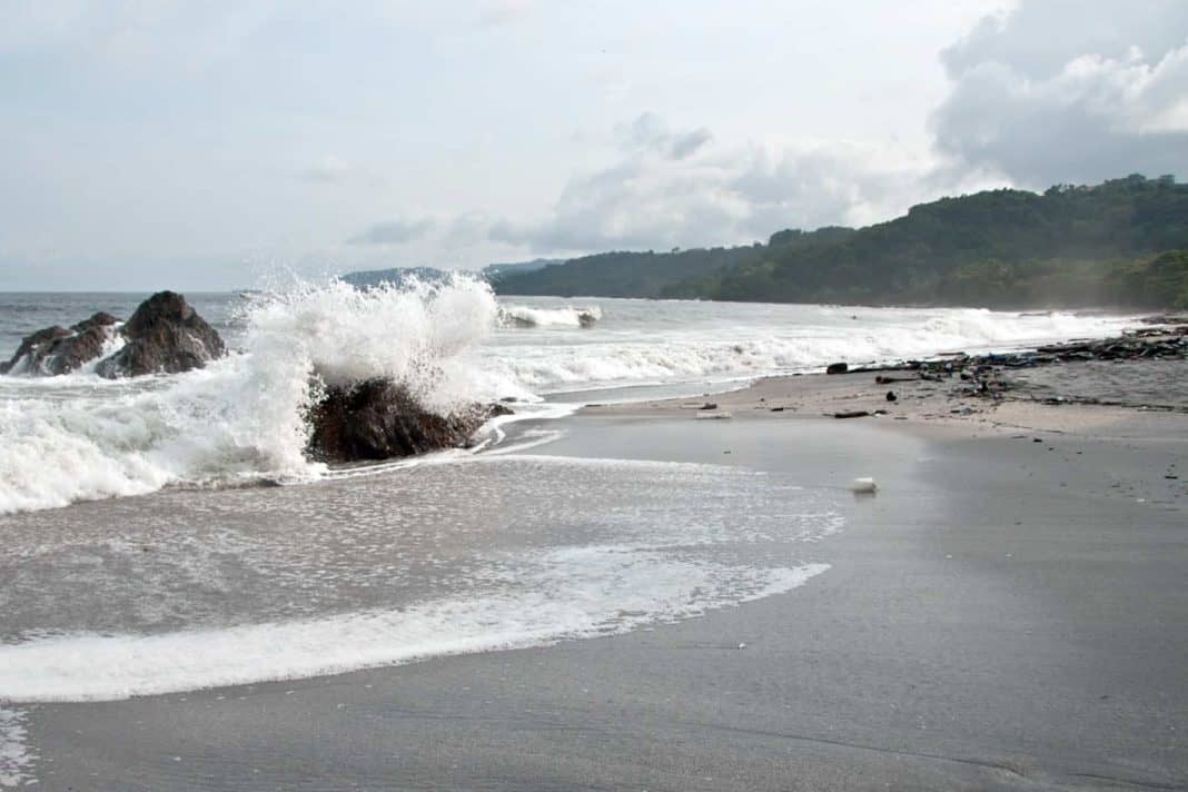 Oceanographers forecast strong waves, rip tides along Costa Rica’s