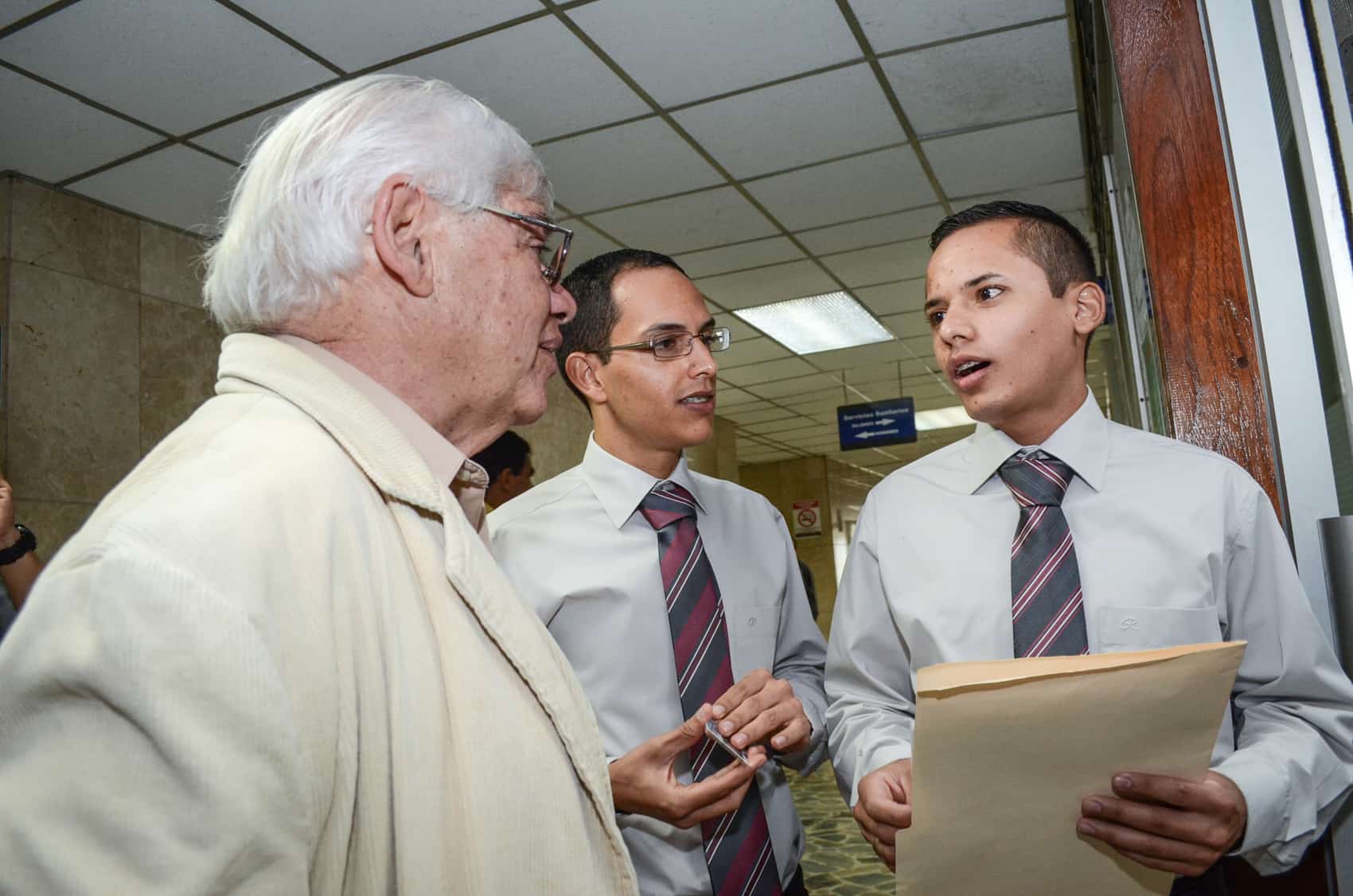 From left, Diversity Movement President Marco Castillo, Lorenzo Serrano and Alberto González at the San José tribunals. Castillo and Serrano's application for a common law marriage was denied by a family court judge in 2014.