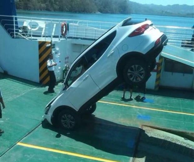 A white Hyundai Santa Fe that has seen better days after crashing into the deck of a ferry in Paquera, Puntarenas on April 2, 2015.