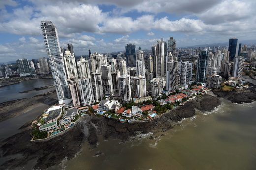 Panama begins Covid-19 vaccinations
