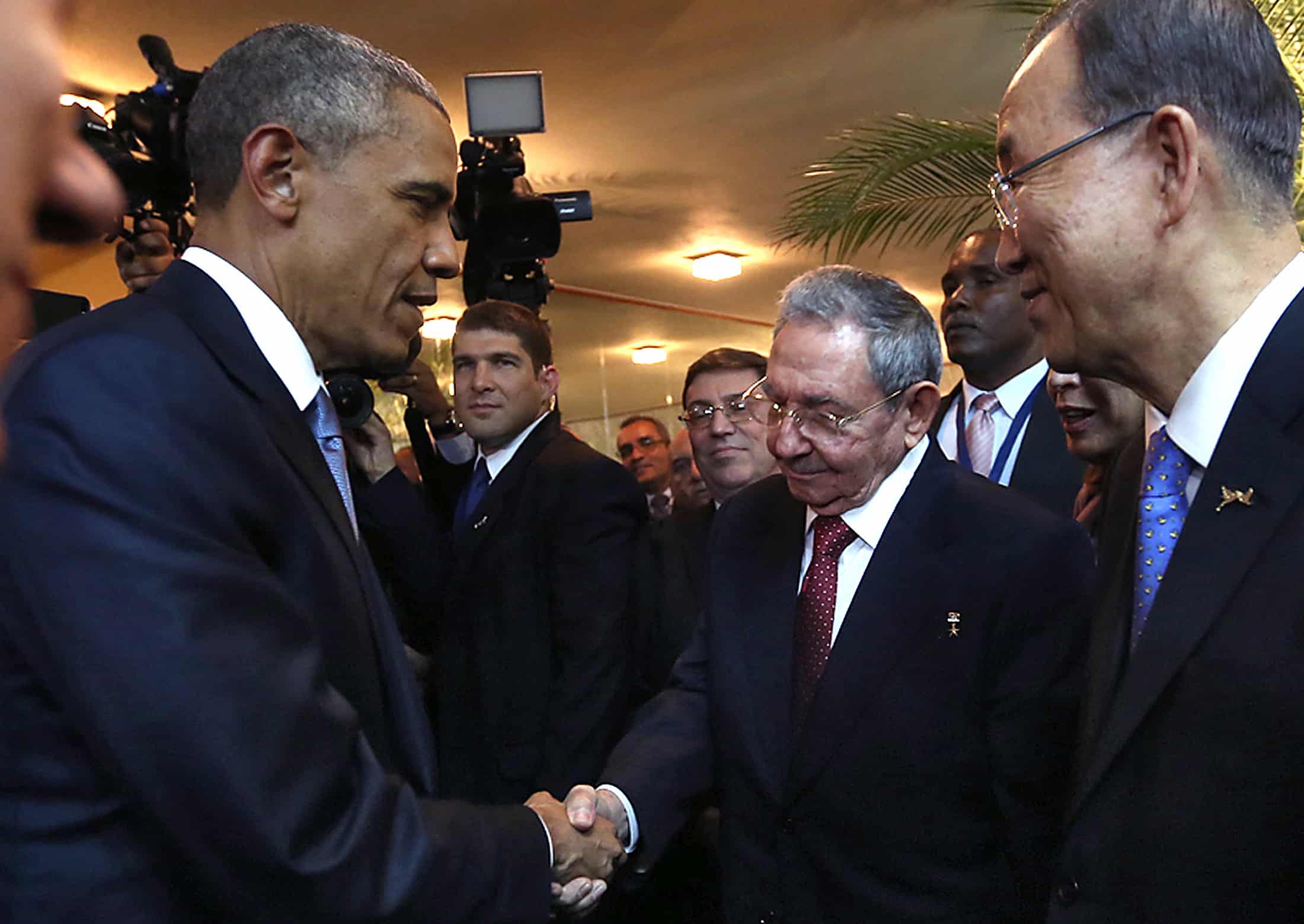 Cuban President Raúl Castro, second right, and U.S. President Barack Obama, left, shake hands.