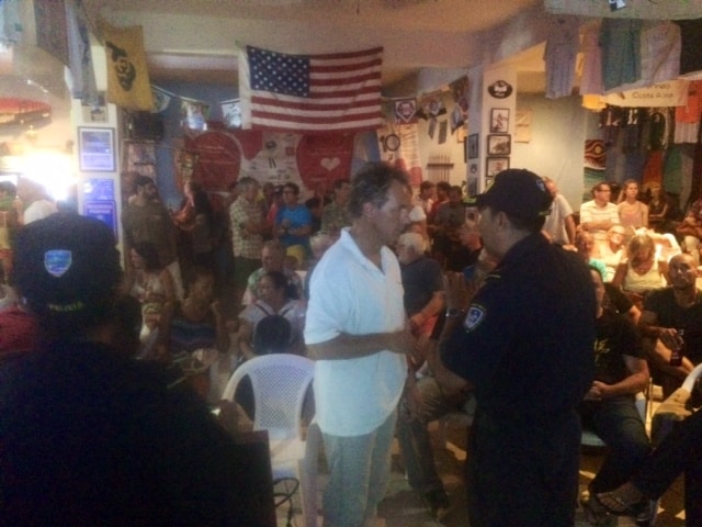 Santa Cruz Police Chief Elder Monge Castro (R) tells  ADI security committee leader Jogi Juergen Gerner that he won't participate in the April 10 community meeting about public safety in Tamarindo. 