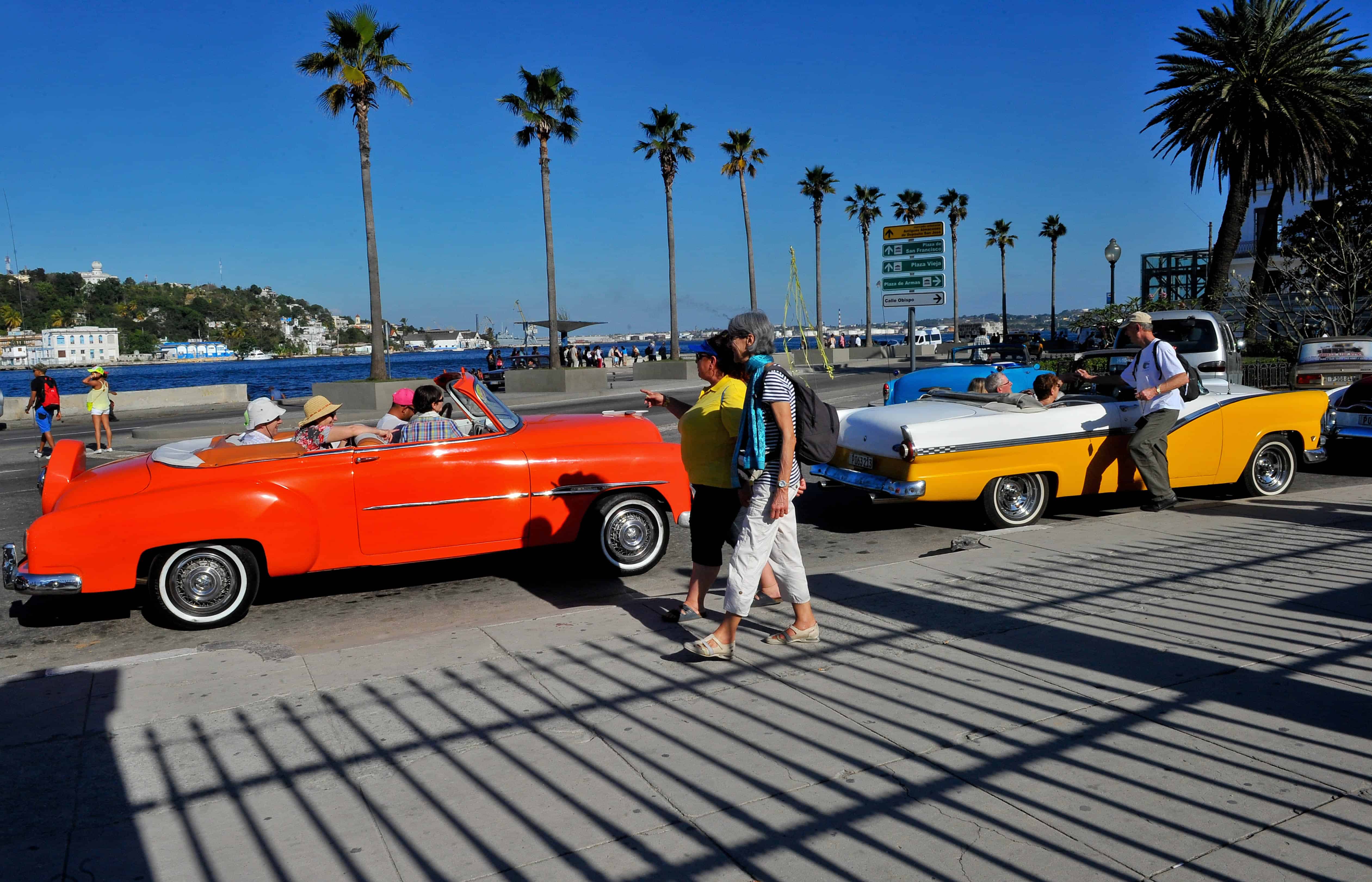 US tourists in Havana. U.S.-Cuba relations; diplomacy