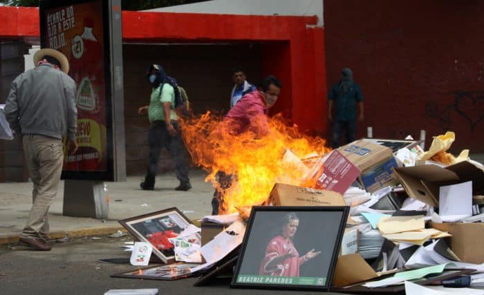 Teachers of the National Union of Education Workers (SNTE) burn documents and office furniture.