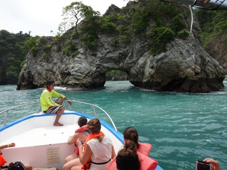 Montezuma-Tortuga boat trip: Treasure in the water