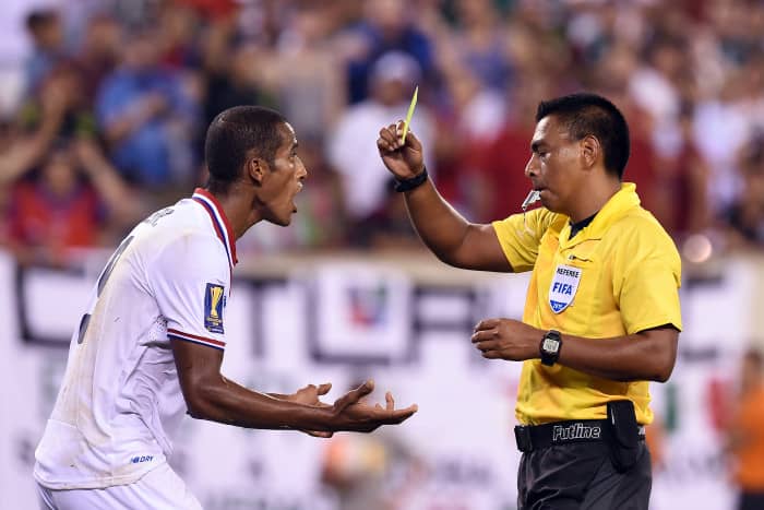 Referee Walter López admitted Friday to Guatemala's Spanish-speaking daily La Prensa Libre that he made the wrong call in Costa Rica's Gold Cup loss to Mexico.