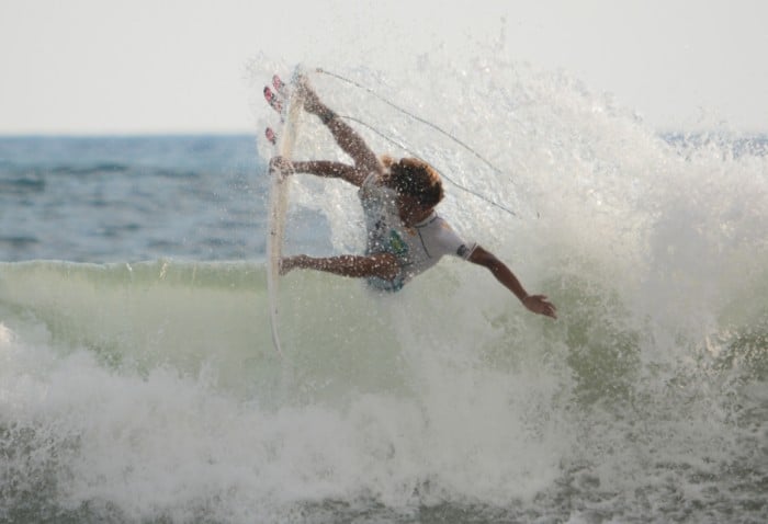 Carlos Muñoz failed to qualify for the fourth round of the Vans U.S. Open of Surfing competition in California, July 31, 2015.