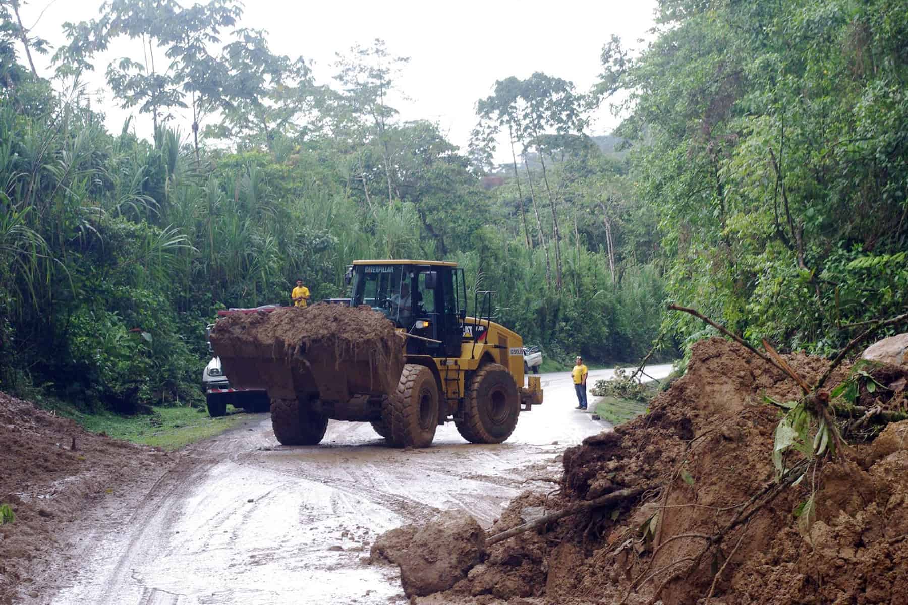 A tractor removing dirt from Route 32 between San José and Limón.