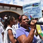 A large group of demonstrators from Liberia, the capital city of Guanacaste, were on the scene demanding better water supply.