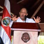President Luis Guillermo Solís took the stage on Saturday to deliver a speech under the blistering Guanacaste sun.