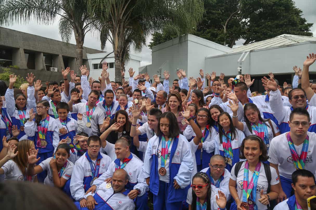 Costa Rica's 2015 Special Olympic team with President Luis Guillermo Solís, Vice President Ana Helena Chacón, and Education Minister Sonia Marta Mora at Casa Presidencial on Aug. 10, 2015.