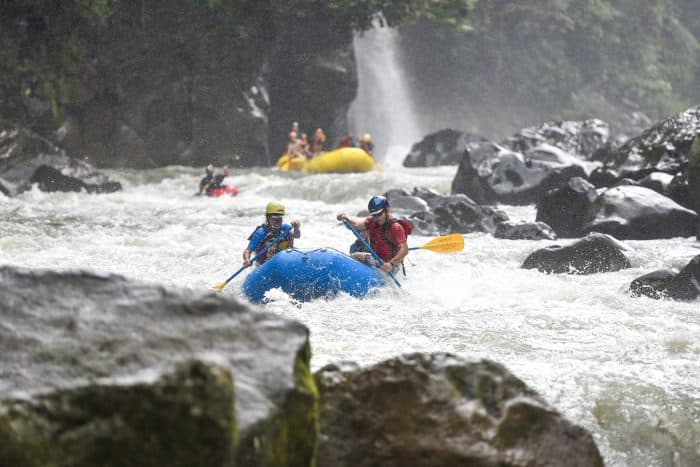 Osvaldo Durán Castro, in red, leader of a coalition seeking to permanently protect the Pacuare from being dammed, lends a hand on a rafting trip for journalists.