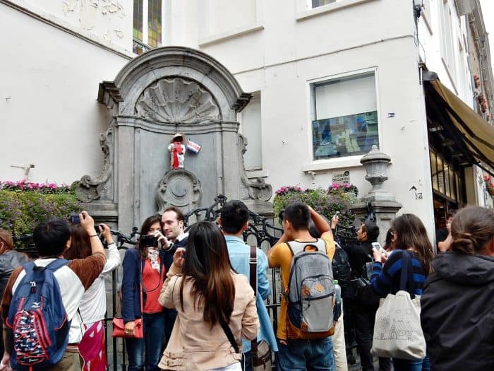 Tourists photograph Mannekin Piss