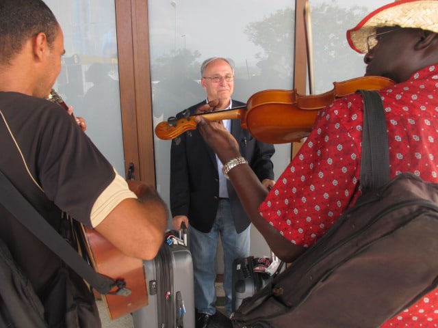 Emilio Cueto, a Cuban American, arrives in Cuba.