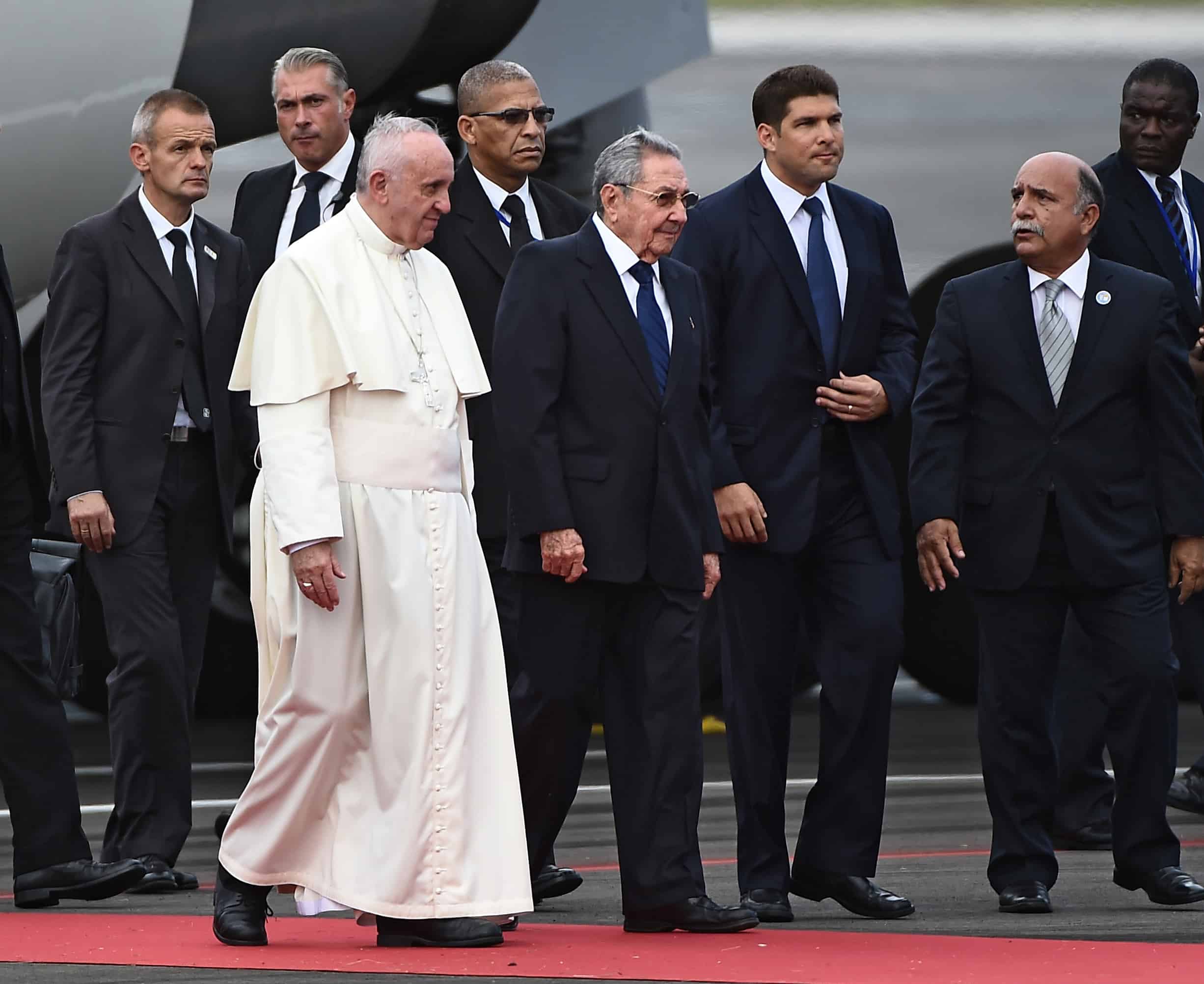 Pope Francis in Cuba with Raúl Castro.