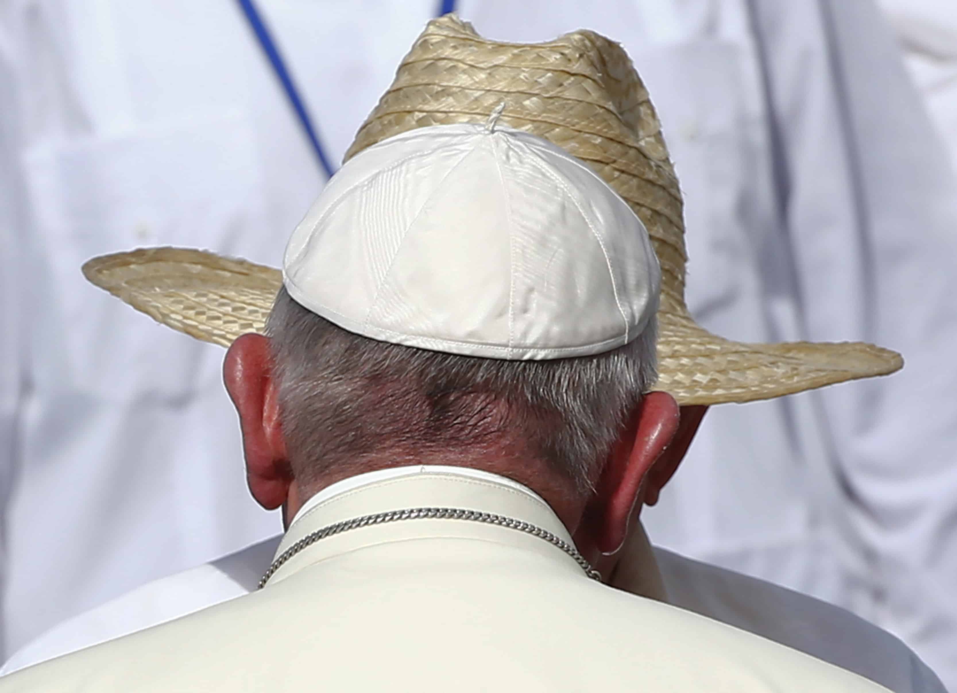 Pope Francis and Raúl Castro.