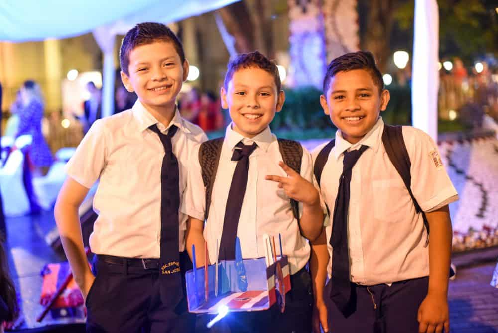 students in Costa Rican participating in a school lantern contest to celebrate the nation’s Independence Day.