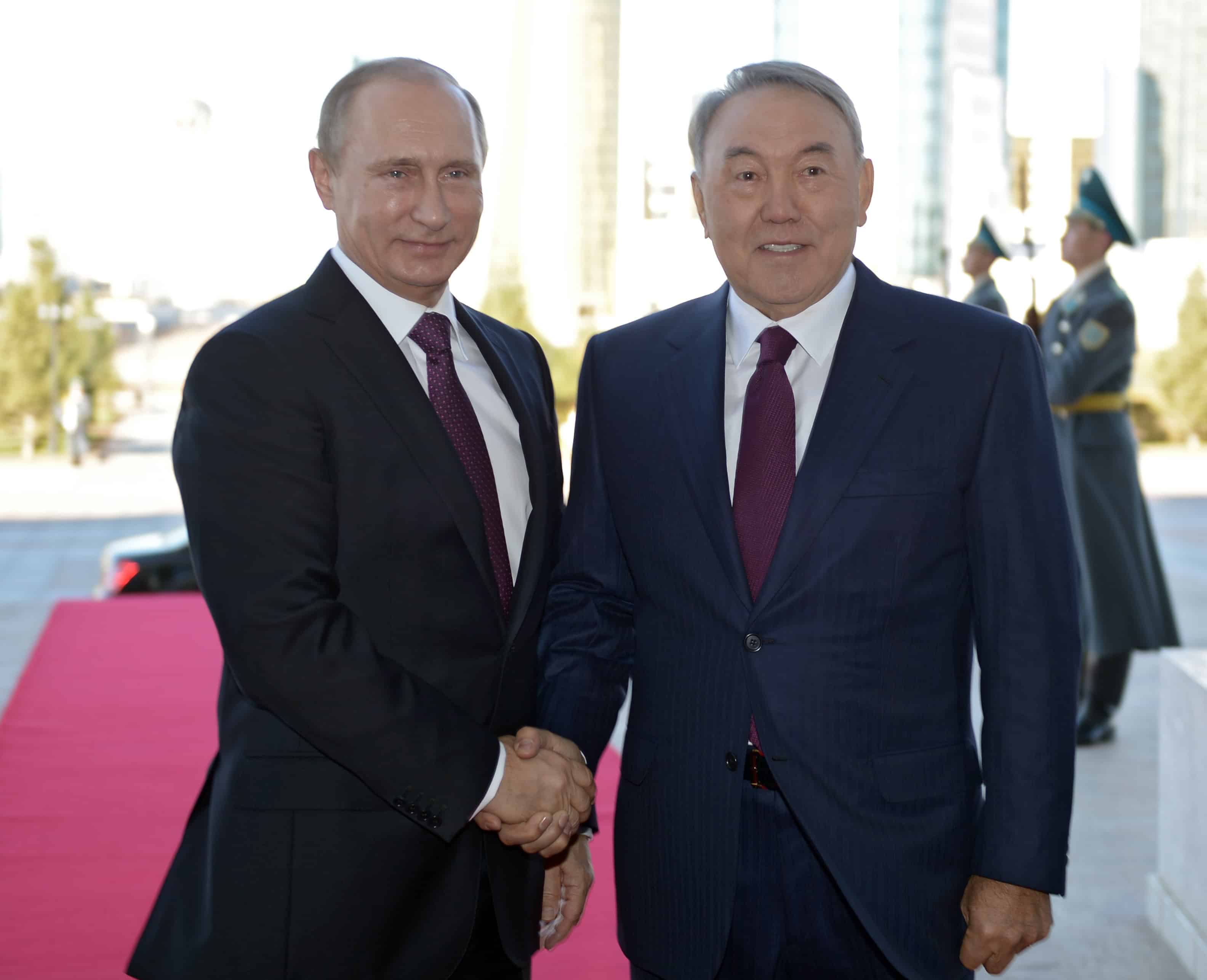 Kazakhstan President Nursultan Nazarbayev and Russian President Vladimir Putin