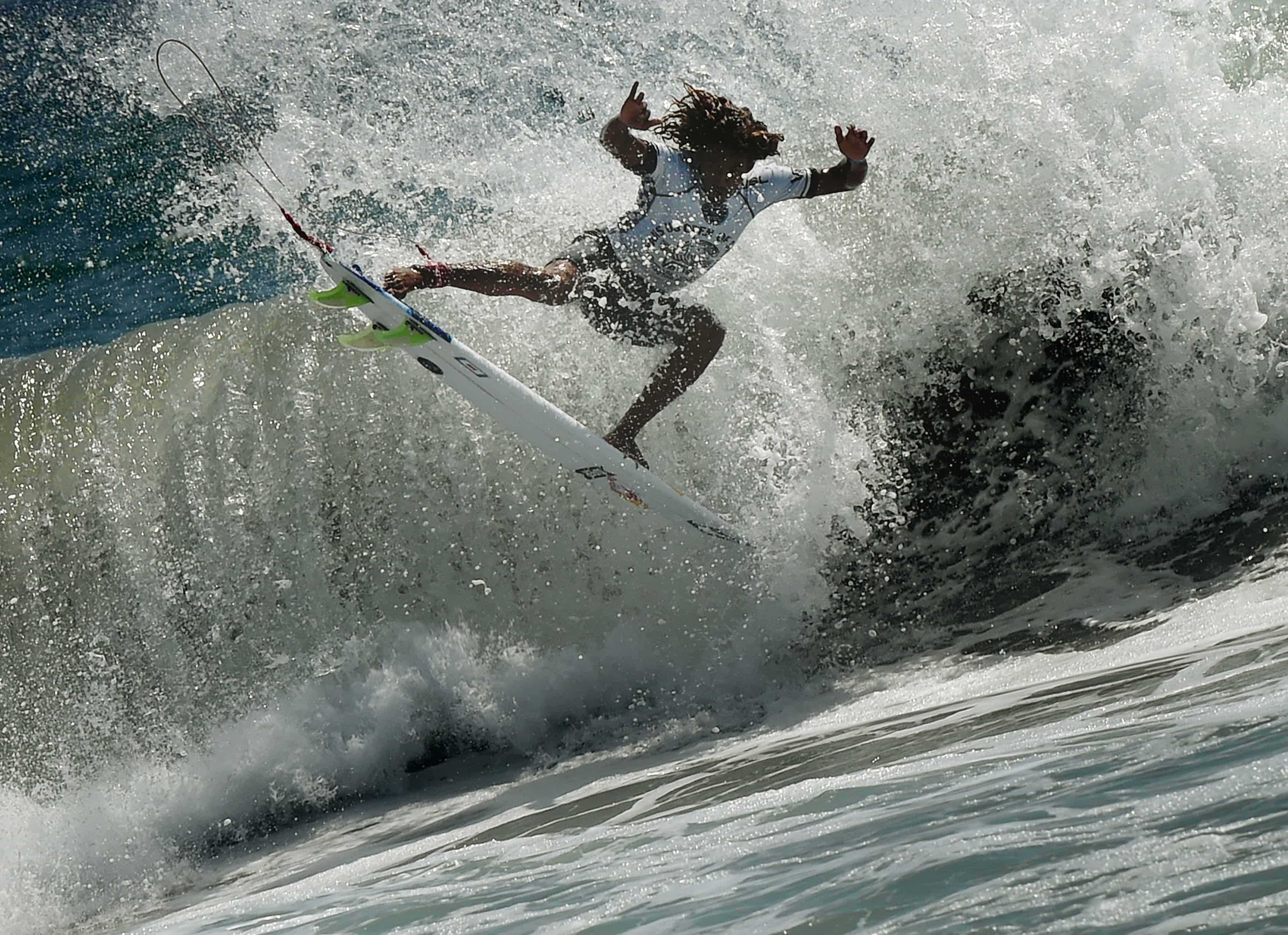 Los dos mejores surfistas de Costa Rica se enfrentan a los mejores del deporte en la Vans World Cup: