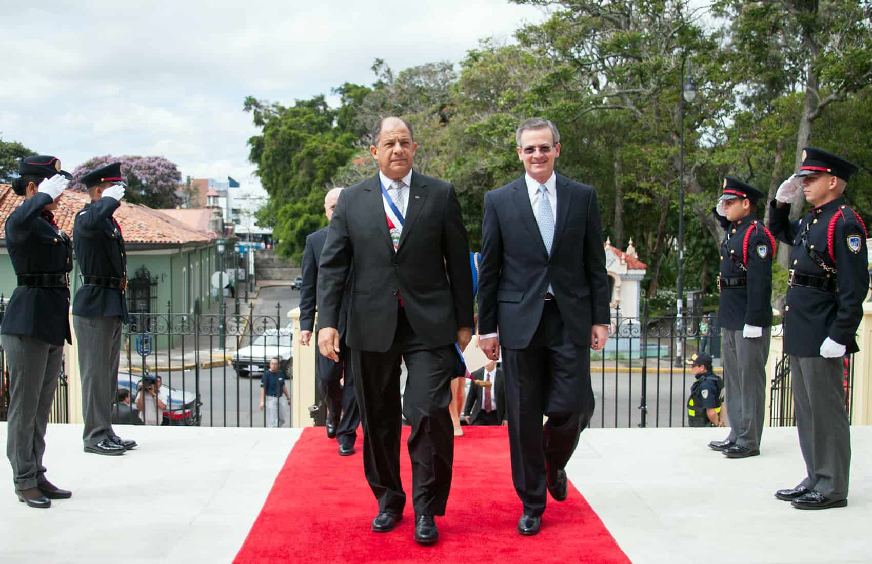 Solís trip to Cuba: President Luis Guillermo Solís and Foreign Minister Manuel González