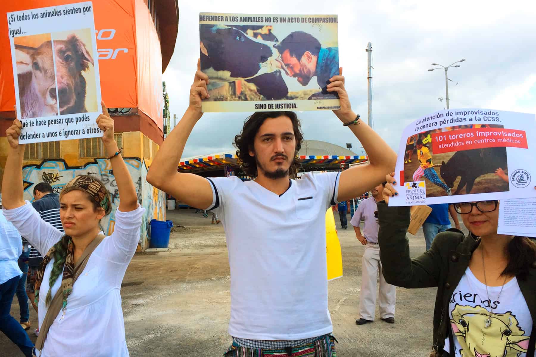 Activists demonstrate against Costa Ricastyle bullfights