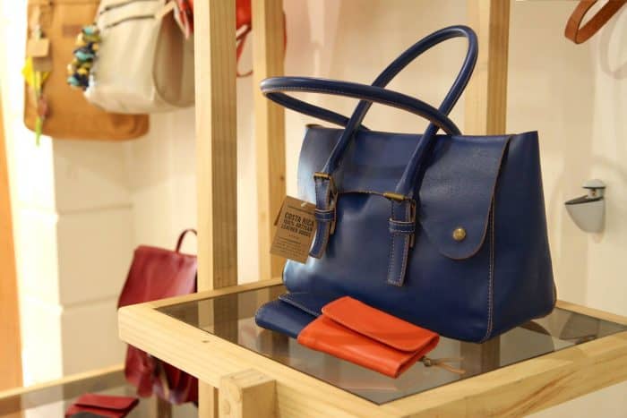 Cueropapel&tijera has the best leather bags to gift this holiday season. [Via Facebook]