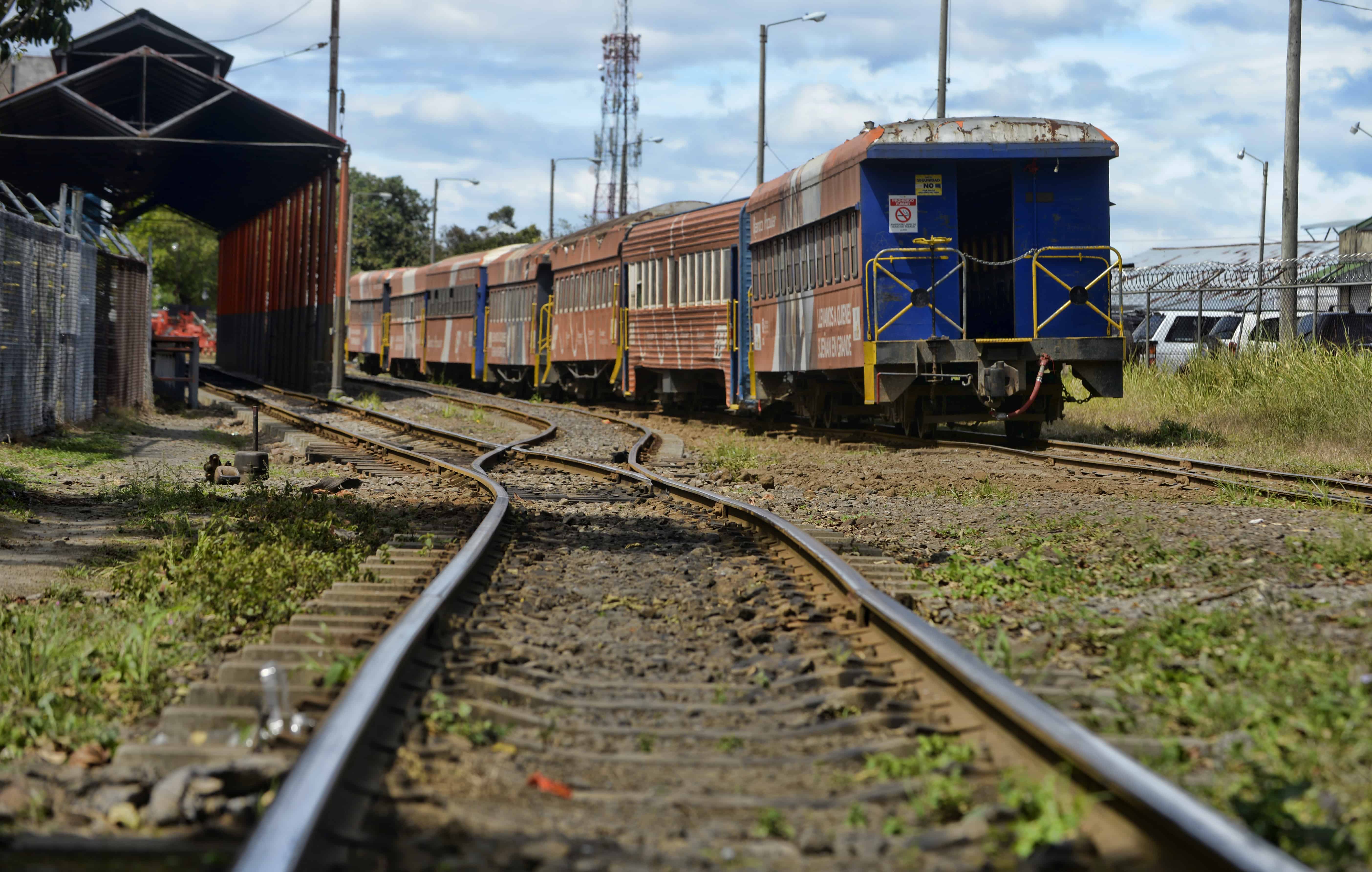 Costa Rica rapid transit: A train